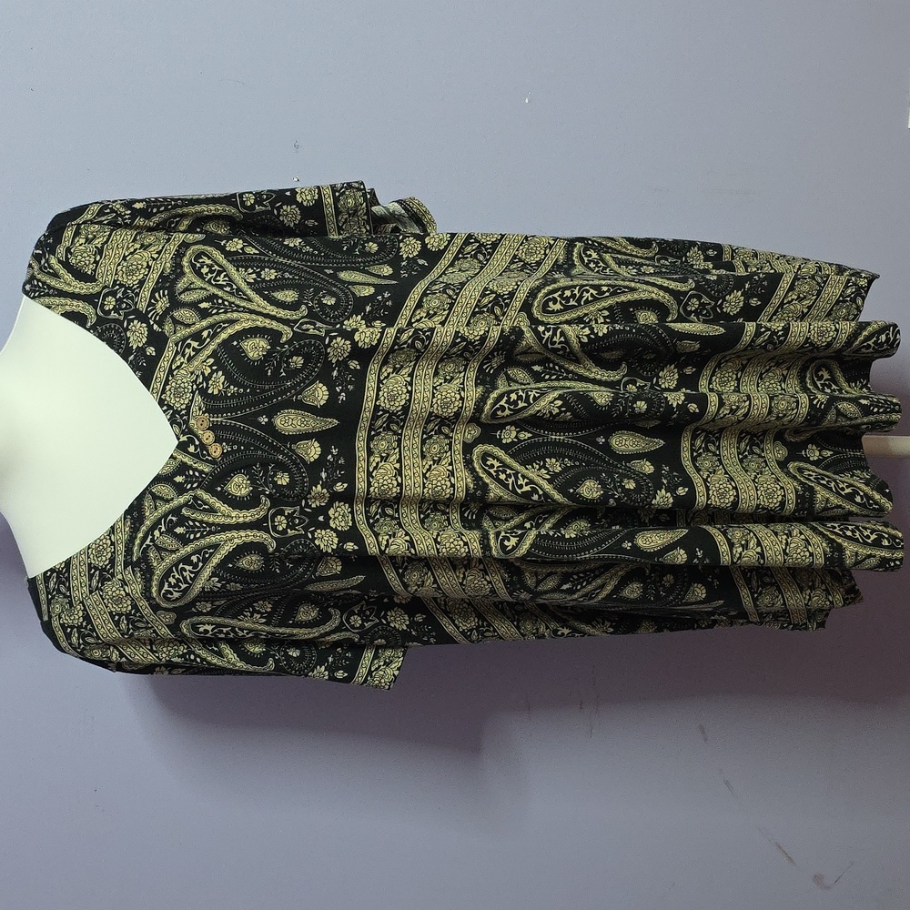 Source Unknown Black and‎ Gold Paisley Tunic